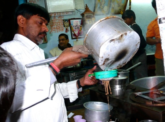An Old Delhi chai-wallah at work.